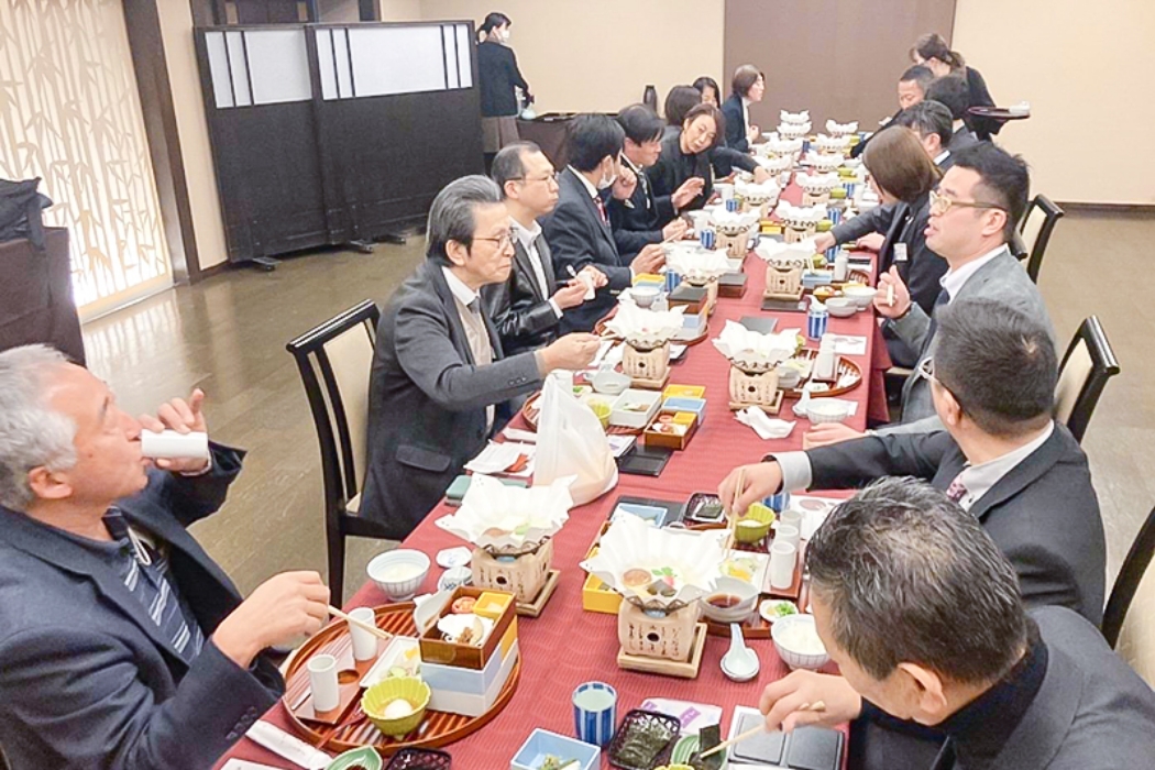 朝食会